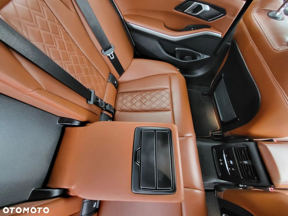 BMW Seria 3 318d Sport Line - 29