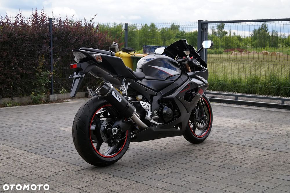 Suzuki GSX-R - 10