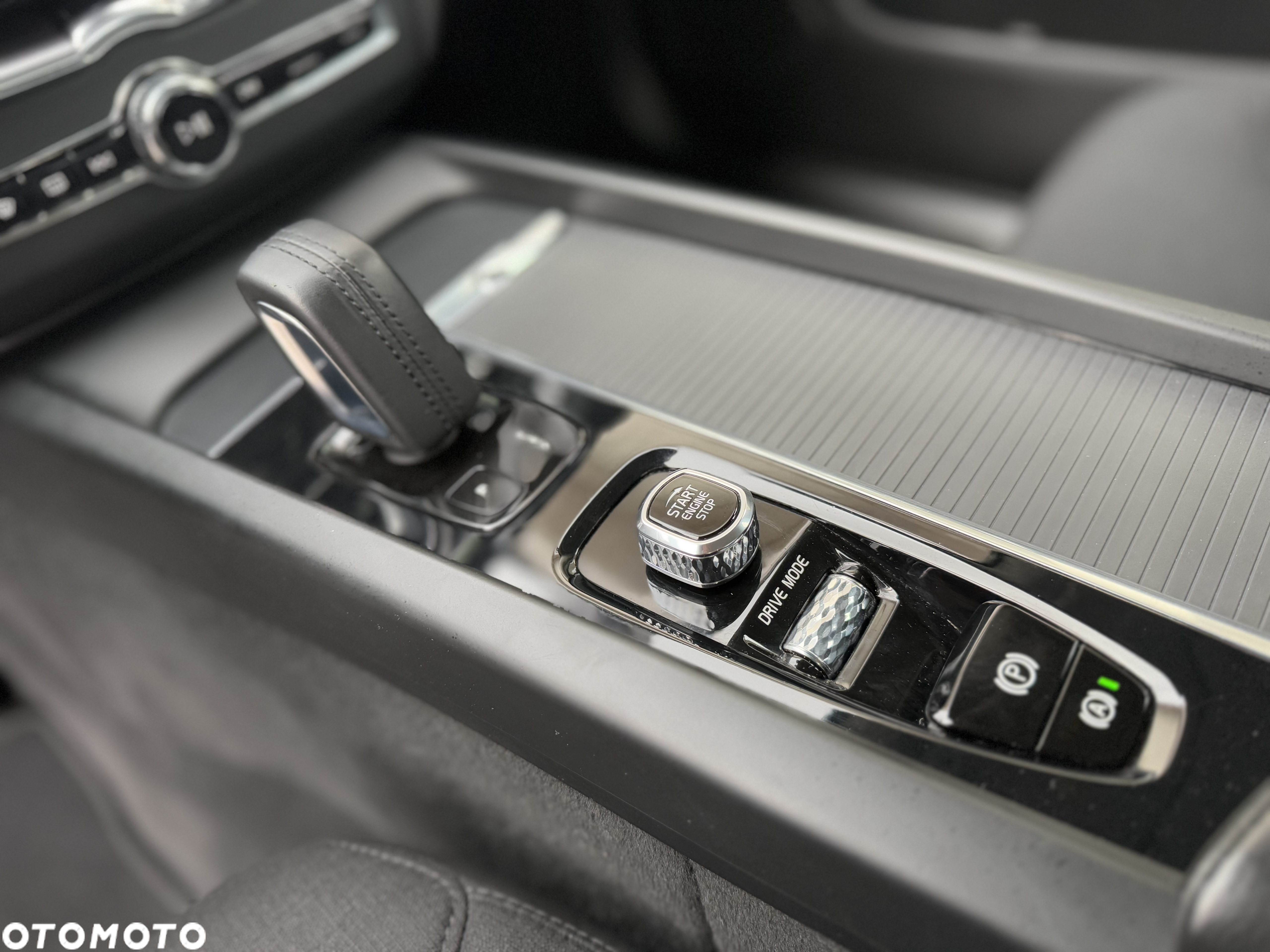 Volvo XC 60 B4 D Geartronic Momentum Pro - 24