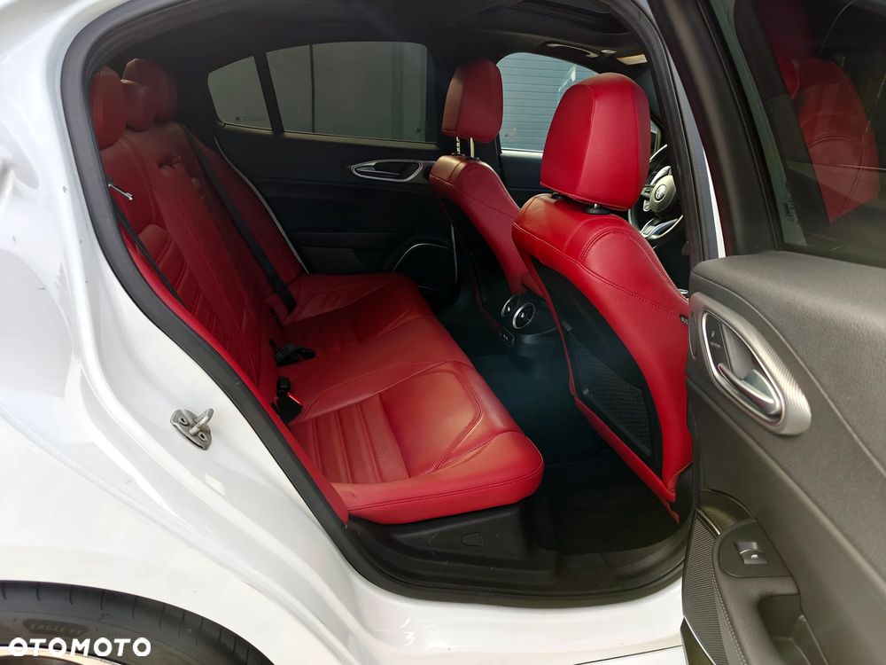 Alfa Romeo Giulia 2.0 Turbo 16V AT8 Veloce Ti - 30
