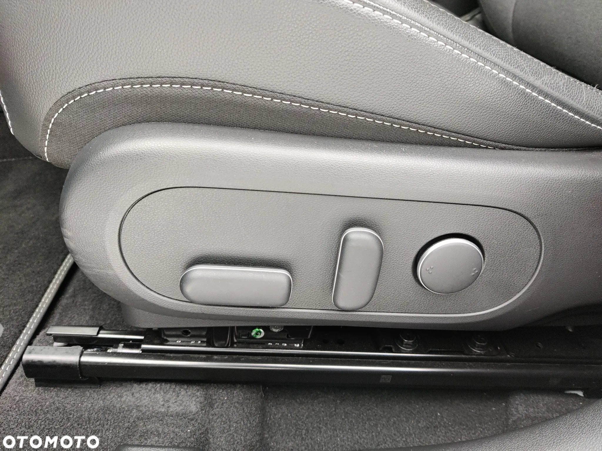 Hyundai Kona Electric 65kWh Executive - 17