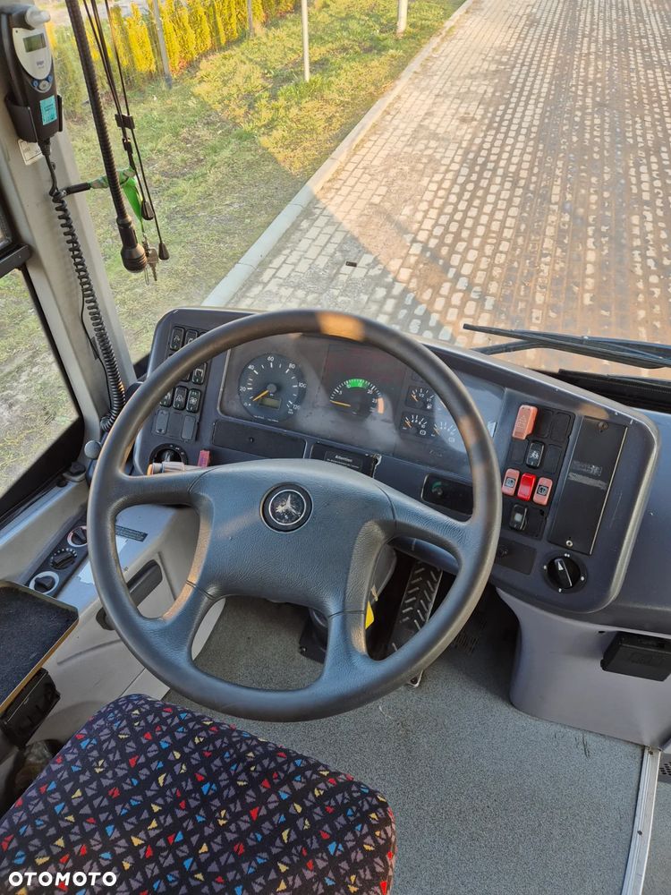 Mercedes-Benz CONECTO - 4