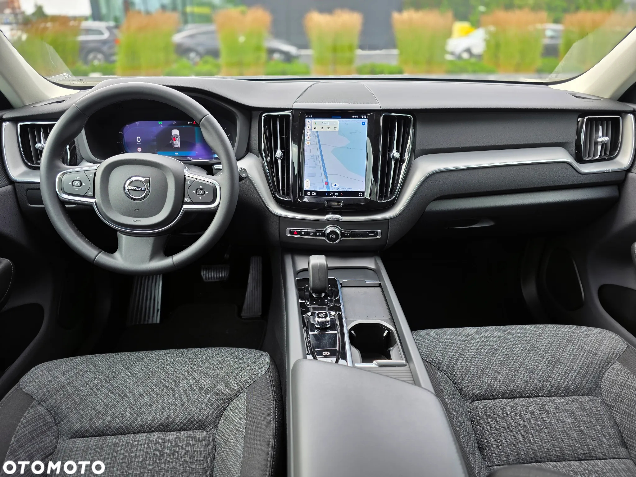 Volvo XC 60 T4 Momentum Pro - 22