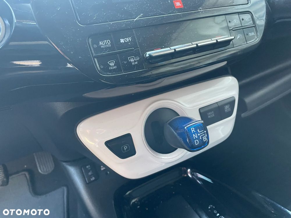 Toyota Prius Hybrid - 29