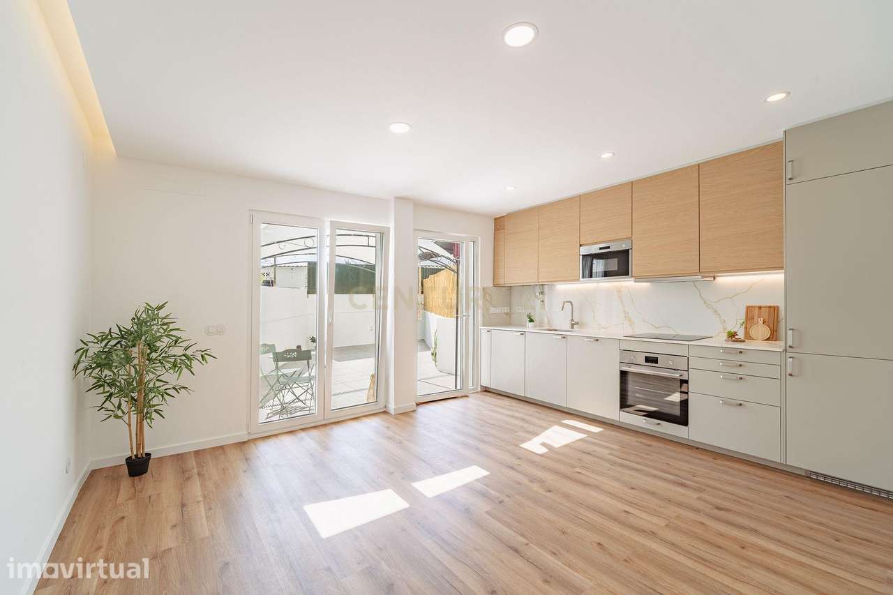 Apartamento T2 Fogueteiro com Logradouro - Grande imagem: 2/42