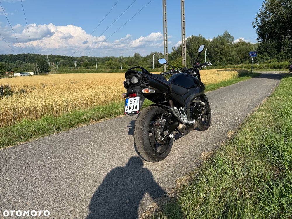Suzuki GSR - 3