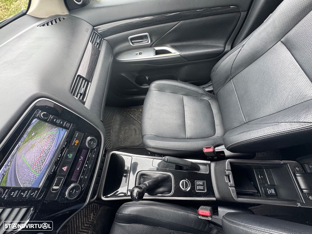 Mitsubishi Outlander 2.2 DI-D Instyle Navi - 6