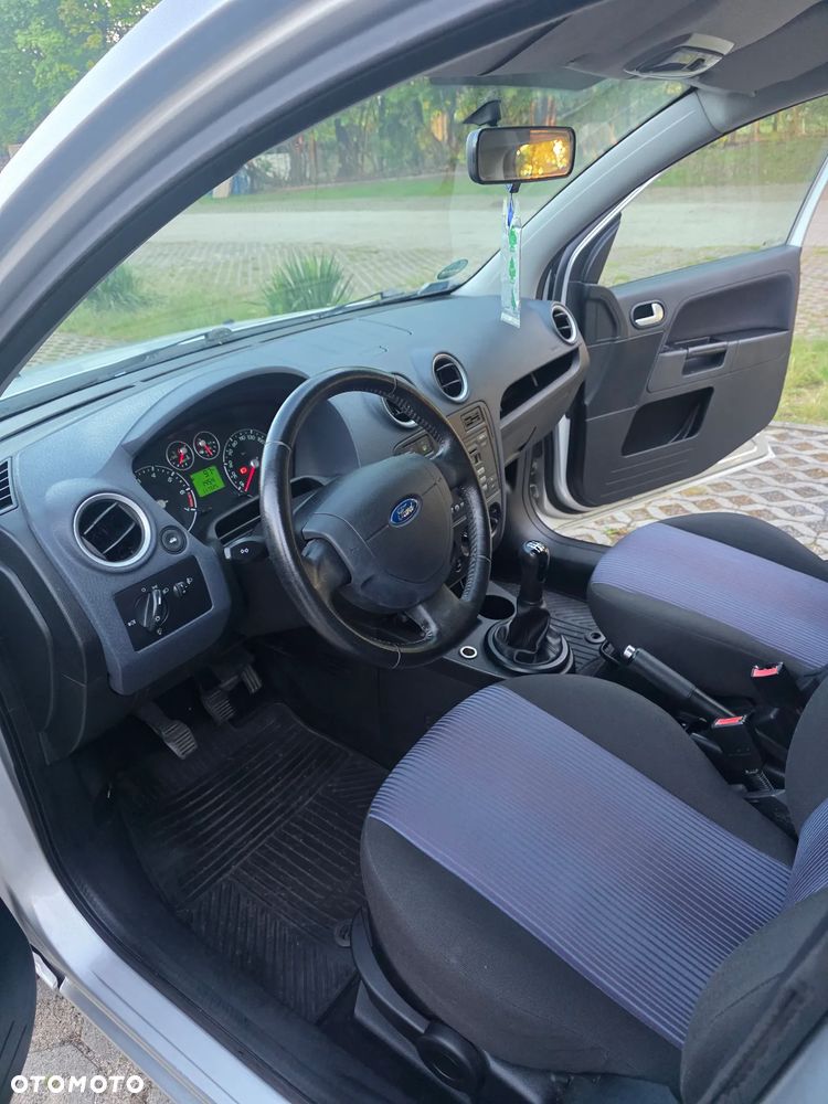 Ford Fusion 1.4 Ambiente - 19