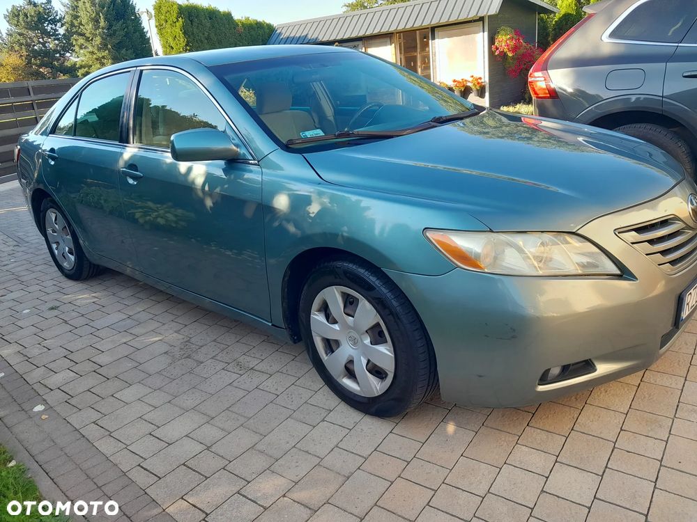 Toyota Camry - 2