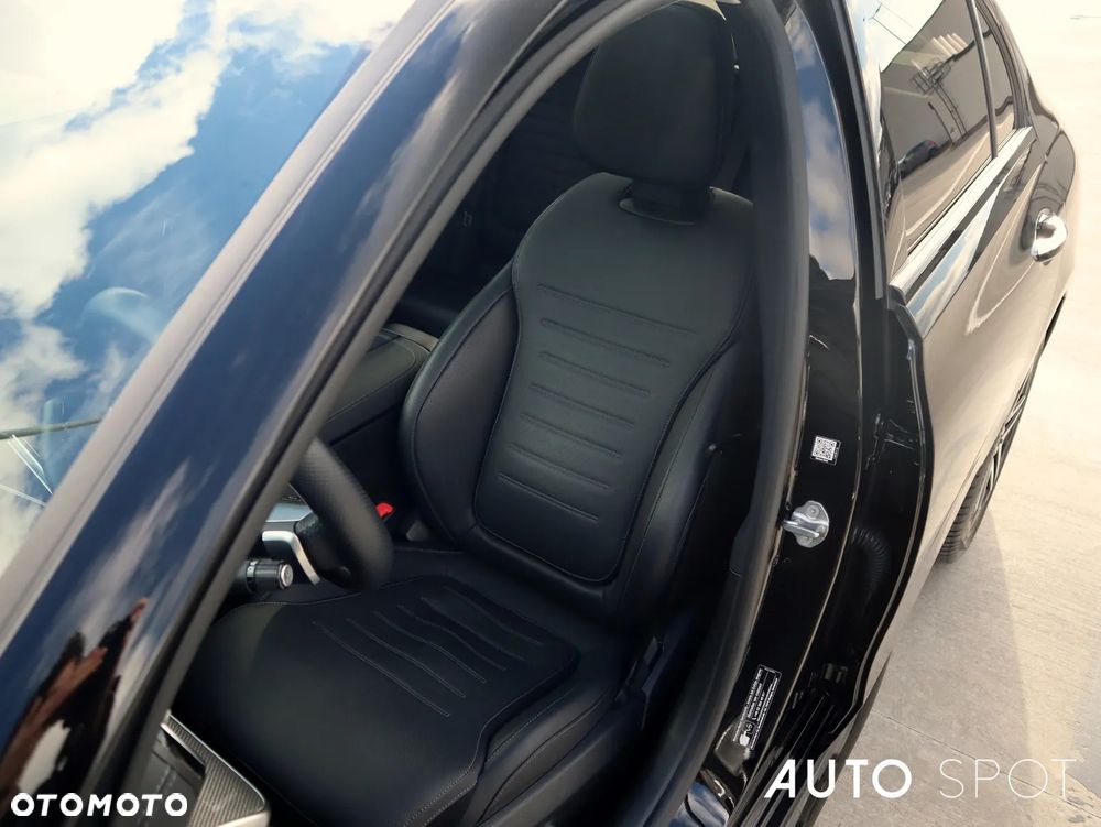 Mercedes-Benz Klasa C 180 9G-TRONIC AMG Line - 16