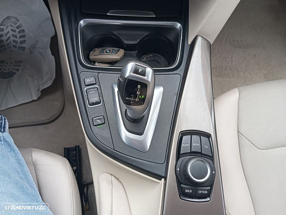 BMW 320 i Auto Line Modern - 11