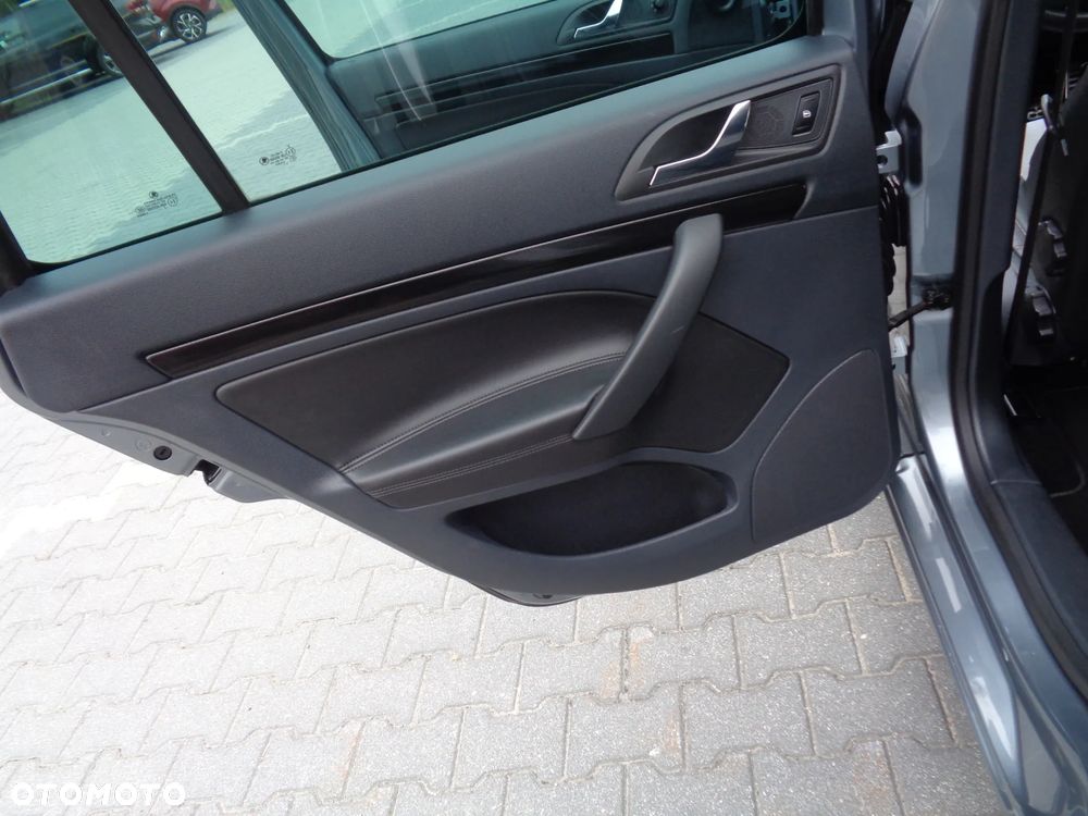 Skoda Octavia 2.0 TDI CR DPF RS - 35