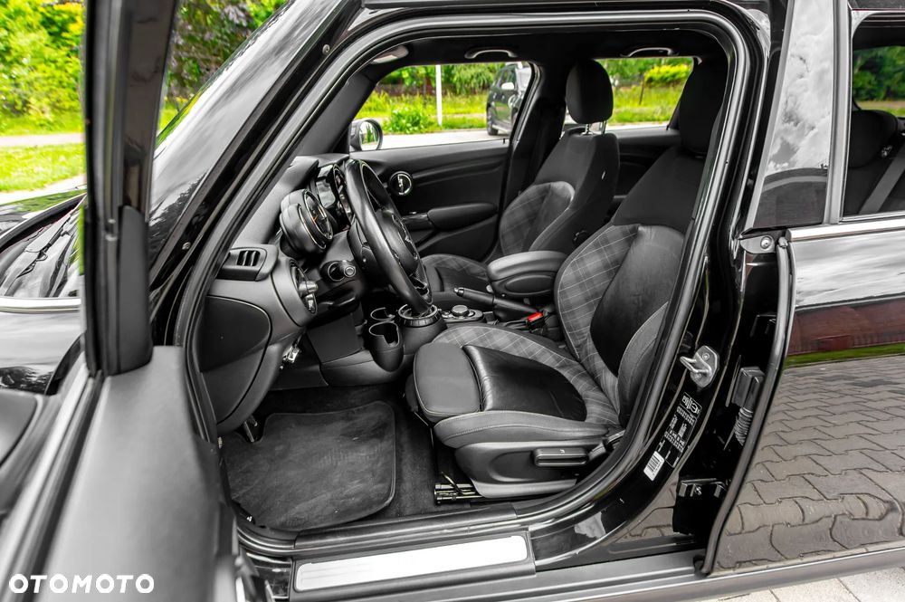 MINI Cooper Essential Trim - 6