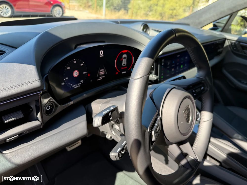 Porsche Macan Electric Turbo - 13