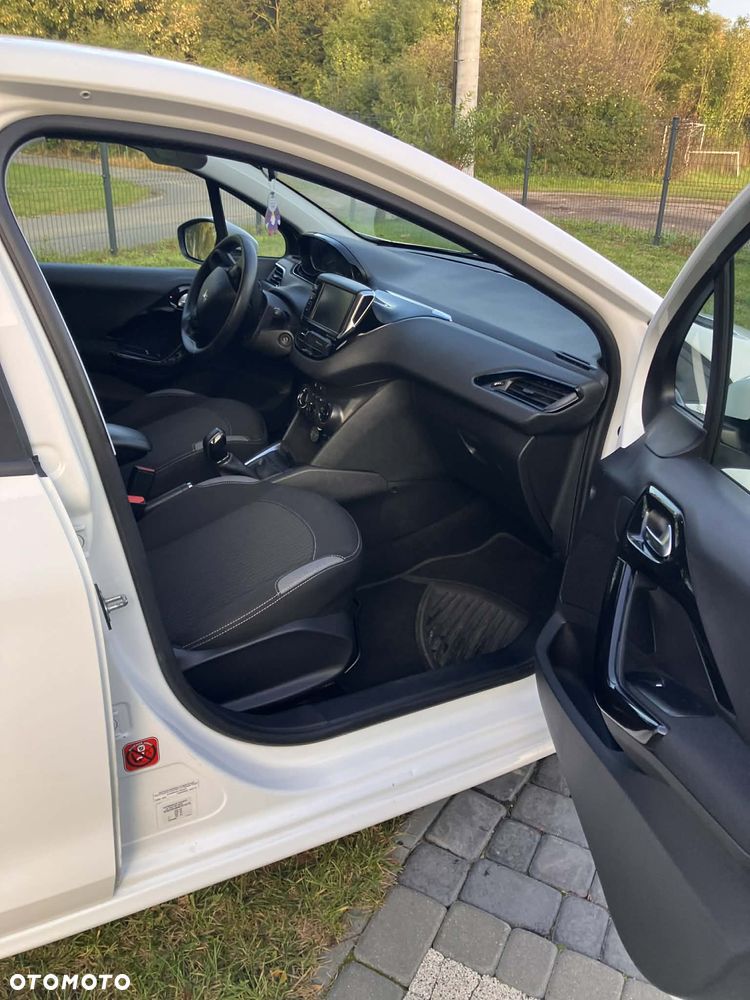 Peugeot 208 - 4