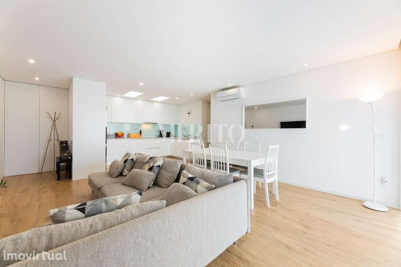 Apartamento T3 semi-novo com garagem fechada para dois carros - Grande imagem: 2/21