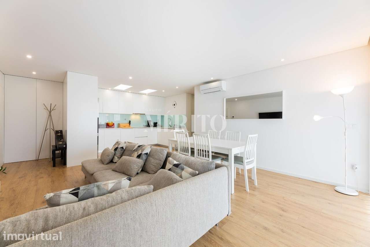 Apartamento T3 semi-novo com garagem fechada para dois carros - Grande imagem: 2/21