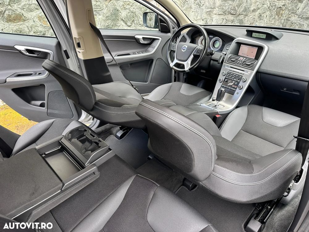 Volvo XC 60 D3 Aut. Momentum - 8