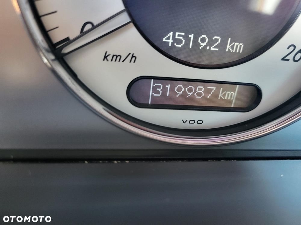 Mercedes-Benz Klasa E 320 CDI 4-Matic T Avantgarde - 13