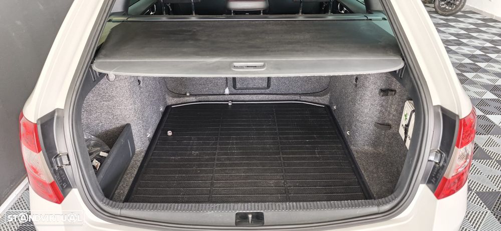 Skoda Octavia 2.0 TDI DSG RS - 19