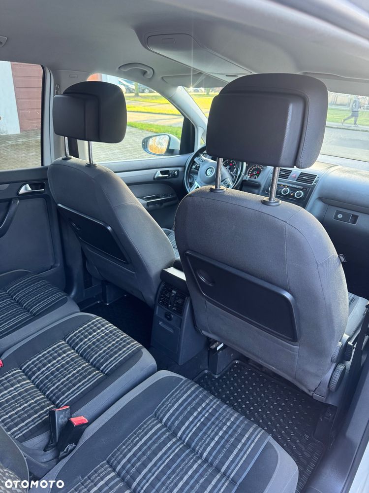 Volkswagen Touran - 27