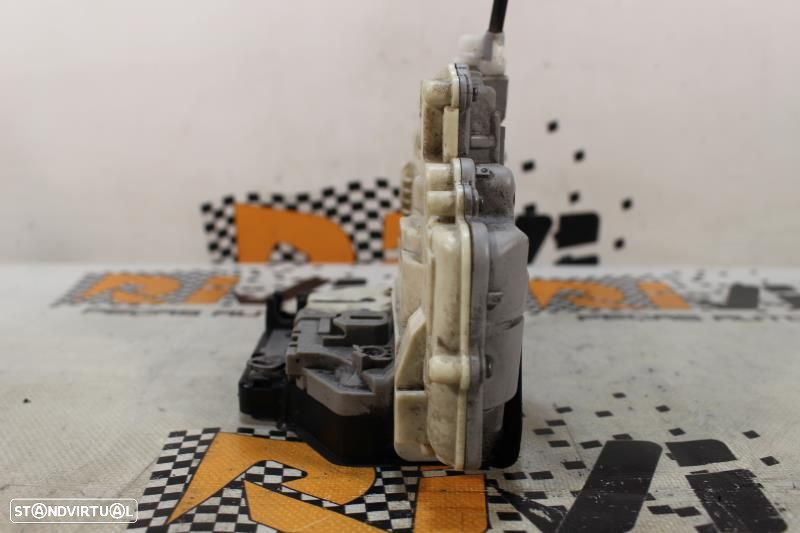 Fecho Da Porta Trás Esquerda Volkswagen Passat (3C2)  3C4839015a / 3C4 - 5