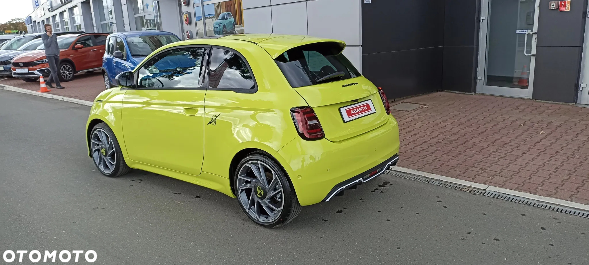 Abarth 500e - 5