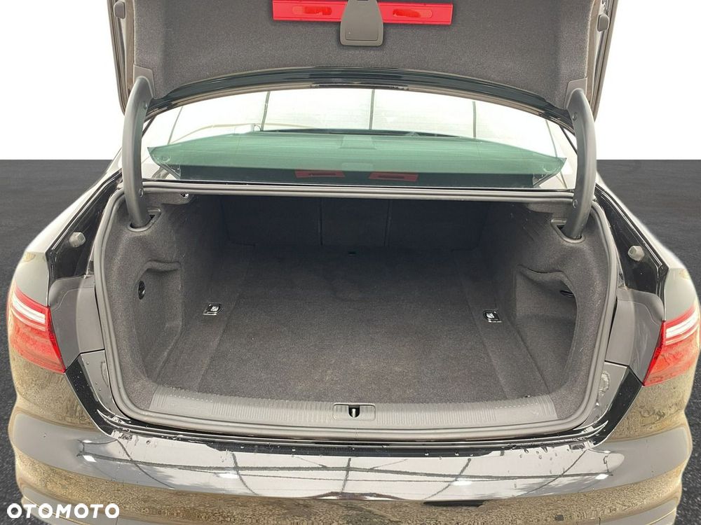 Audi A4 Limousine - 12