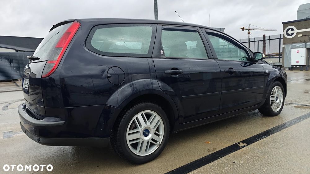 Ford Focus 1.6 Ghia - 10