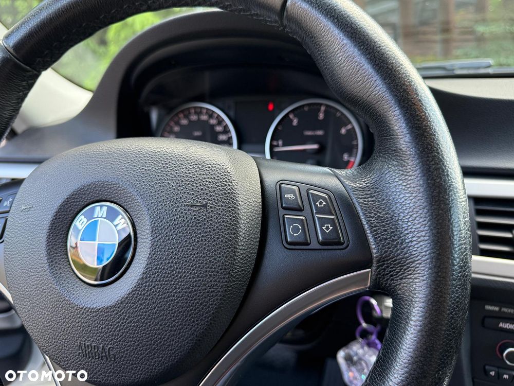 BMW Seria 3 ver-320d-dpf - 22