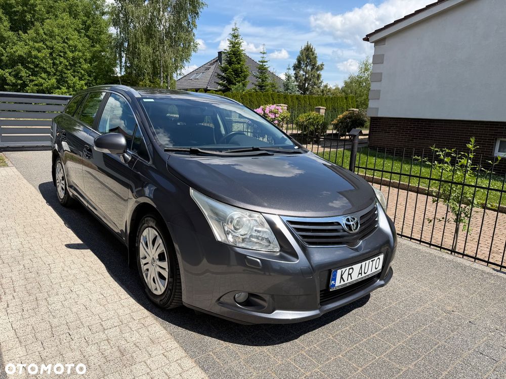 Toyota Avensis 1.6 Comfort - 1