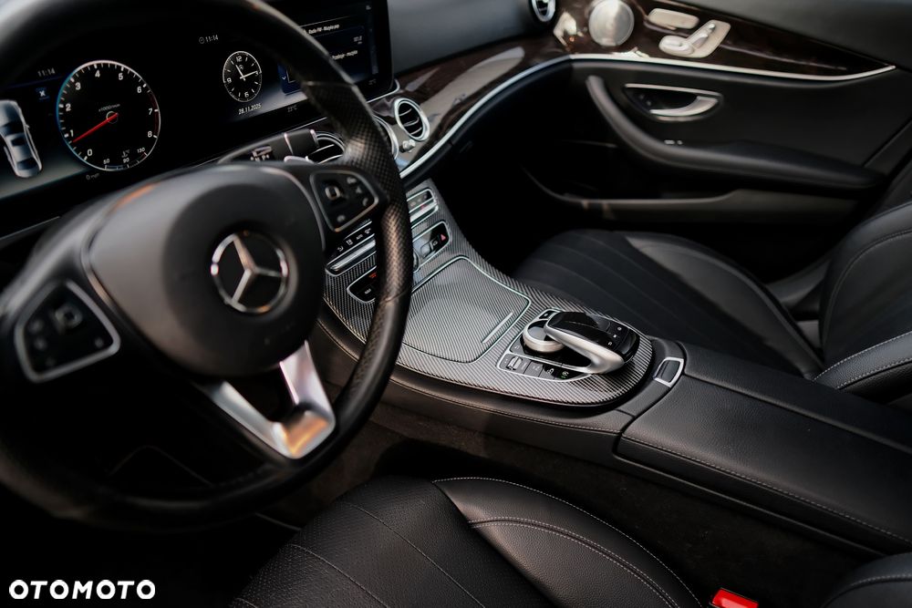 Mercedes-Benz Klasa E 300 9G-TRONIC - 24