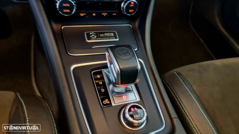 Mercedes-Benz A 45 AMG 4Matic Speedshift 7G-DCT PETRONAS 2015 World Champion Edition - 12