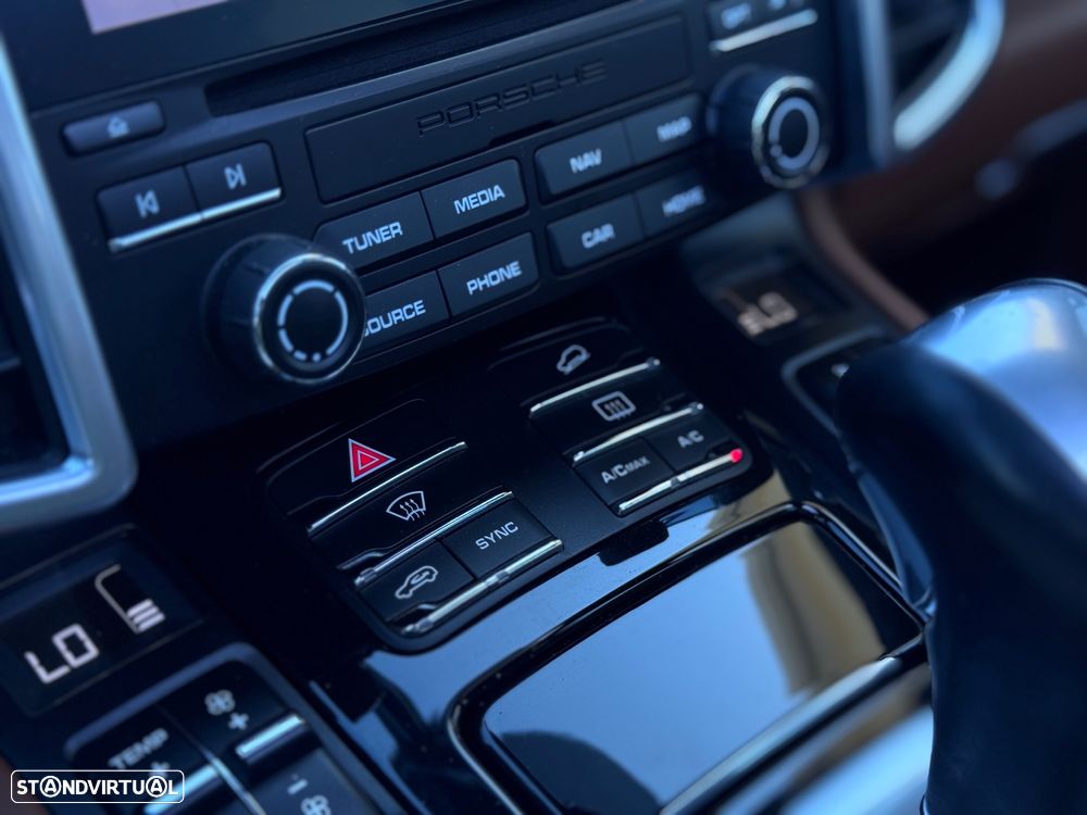 Porsche Cayenne Diesel Platinum Edition - 14