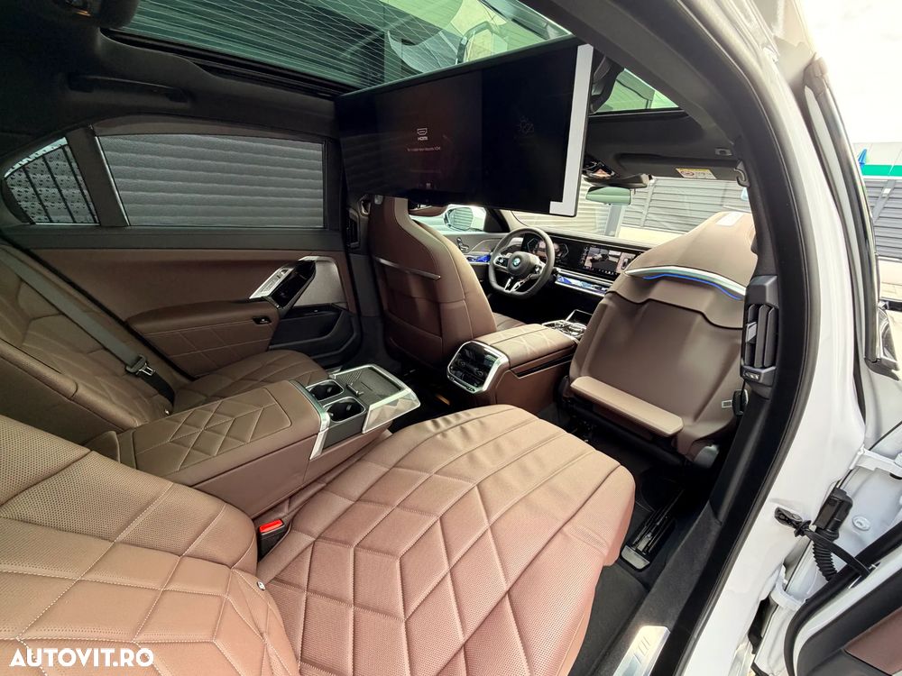 BMW Seria 7 740d xDrive MHEV - 17