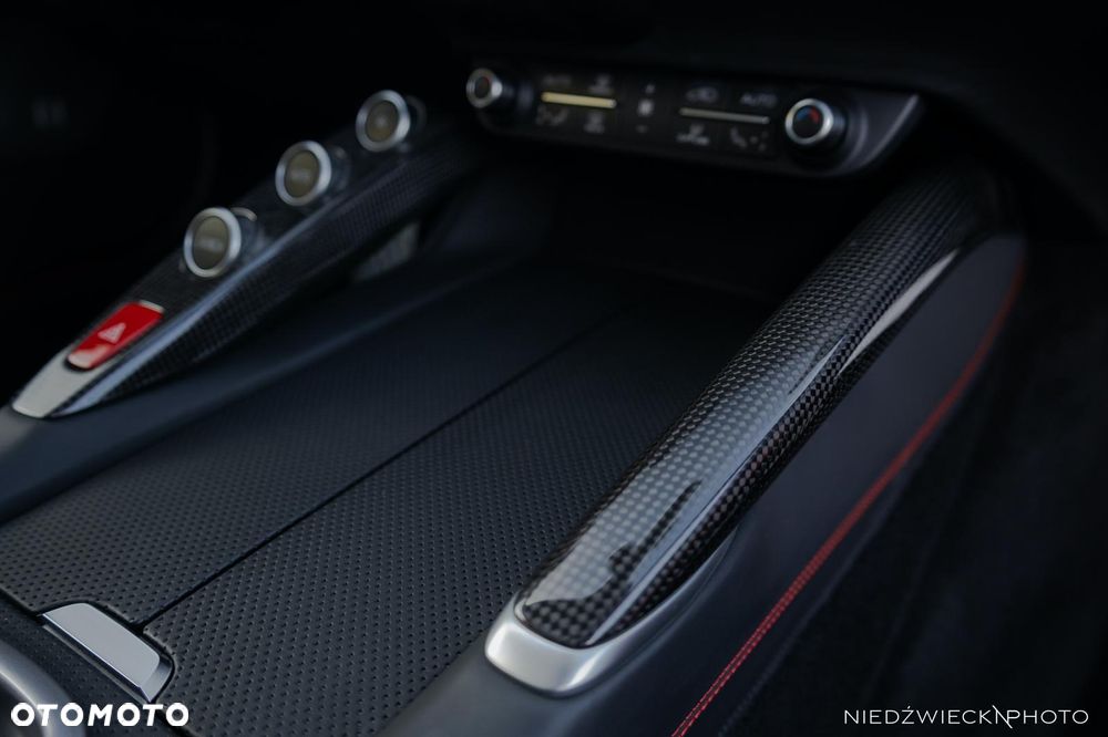 Ferrari GTC4Lusso - 17