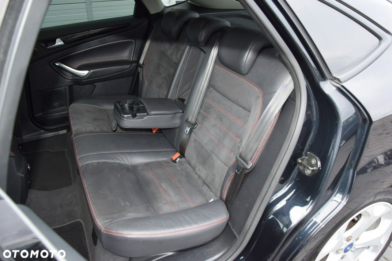 Ford Mondeo - 32