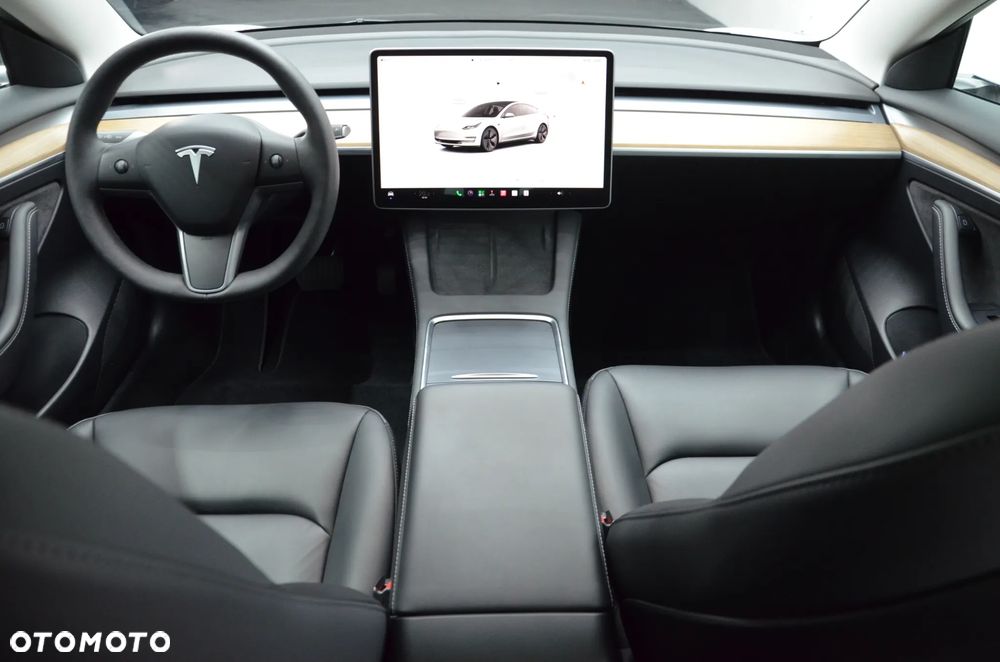 Tesla Model 3 - 16