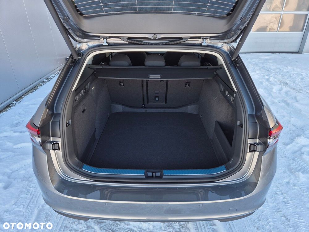 Skoda Superb 2.0 TDI SCR Selection DSG - 18