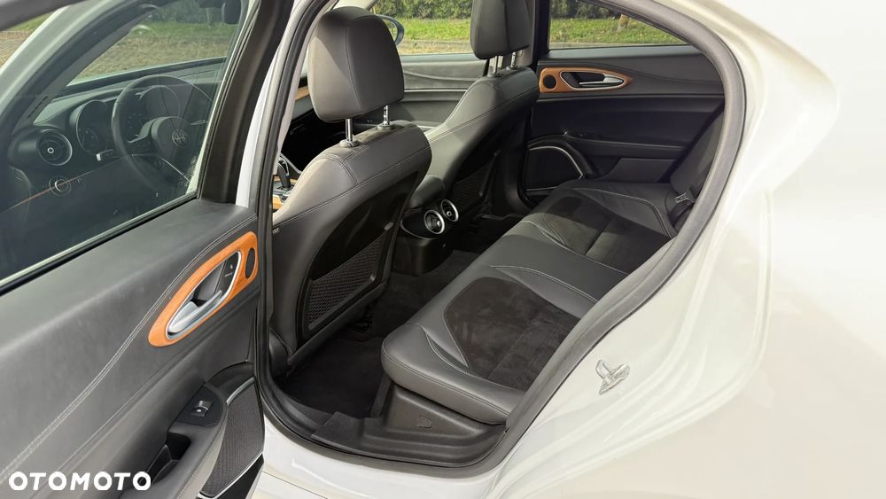 Alfa Romeo Giulia 2.0 Turbo 16V AT8 Veloce - 27