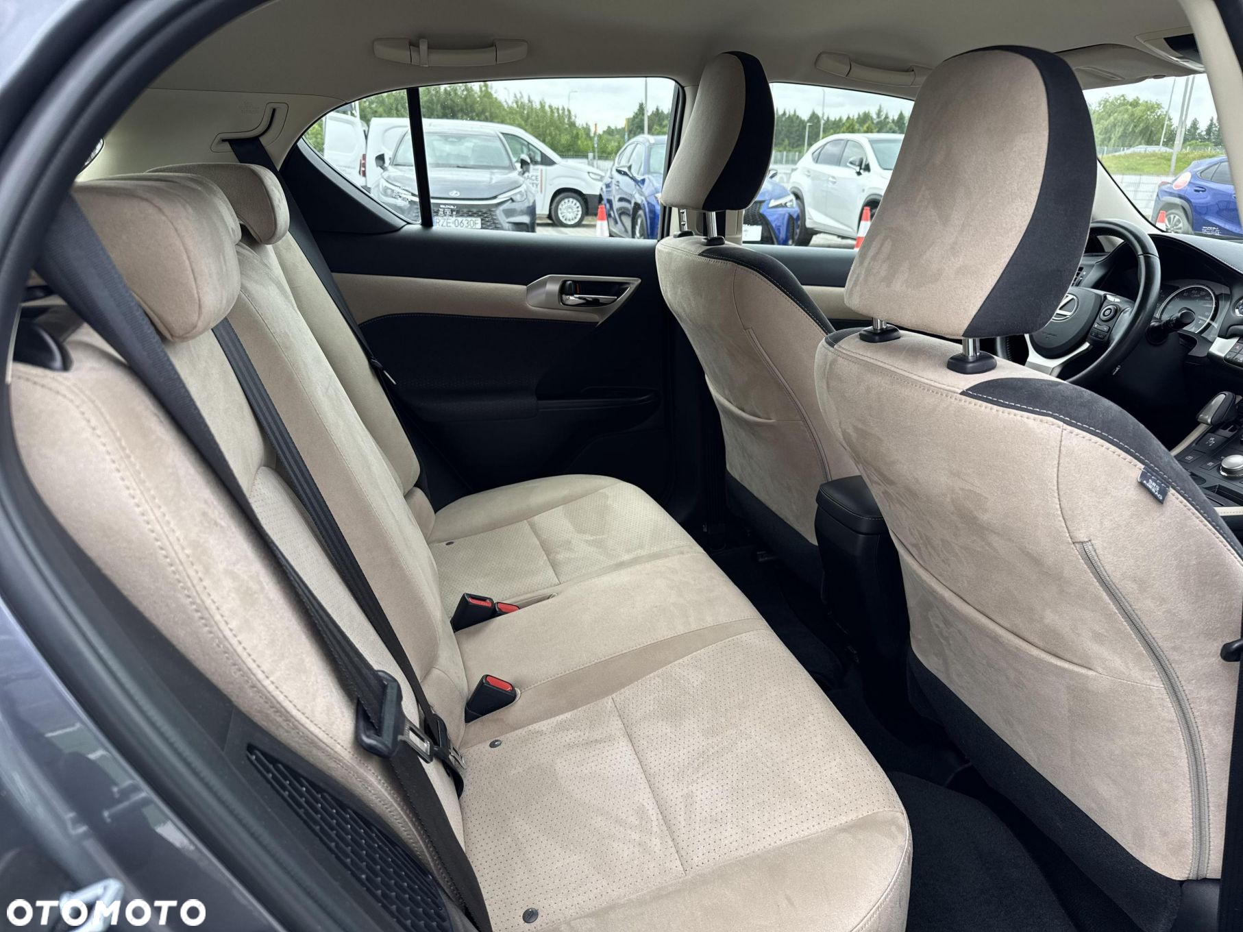 Lexus CT - 10