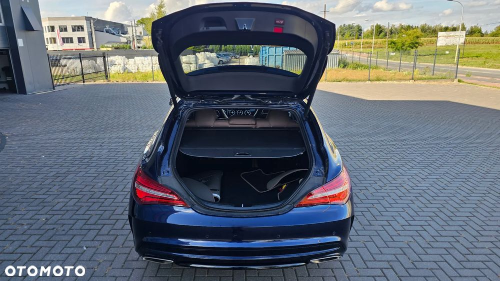 Mercedes-Benz CLA 180 AMG Line - 29