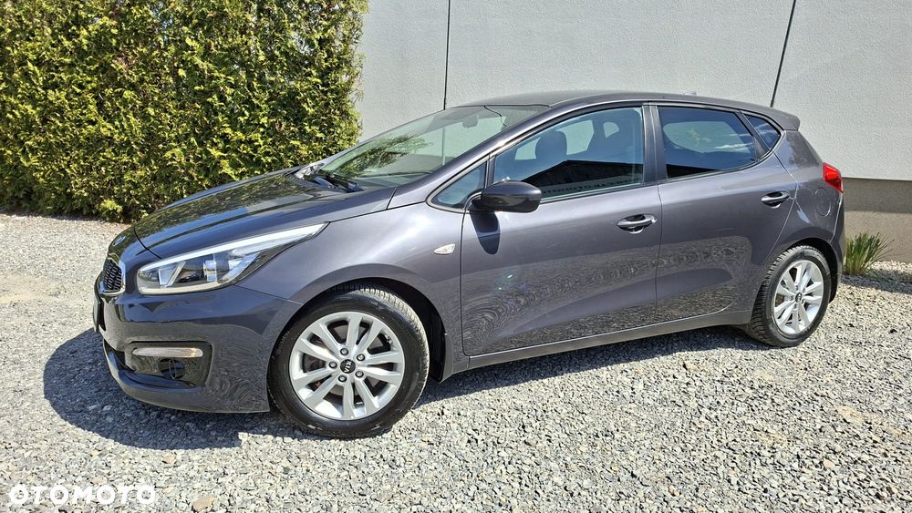 Kia Ceed 1.4 CVVT Dream-Team Edition - 33