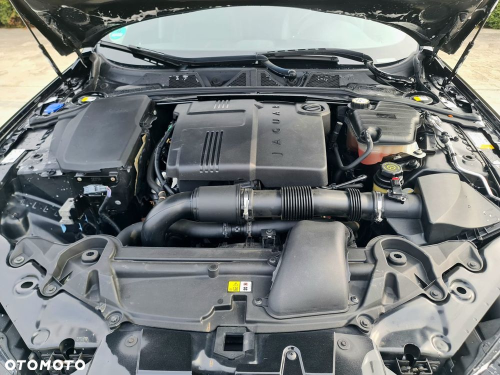Jaguar XF 2.2 D R-Sport - 22