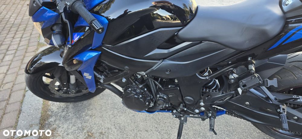 Suzuki GSX - 3