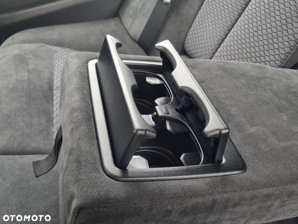 BMW Seria 3 318d M Sport EU6 - 32