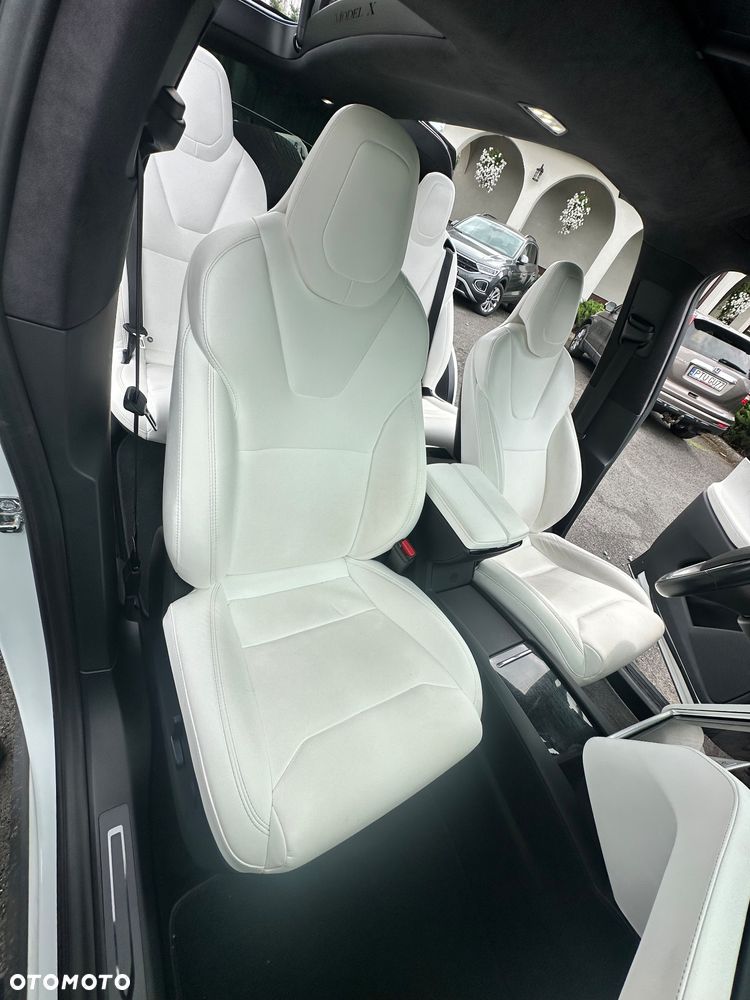 Tesla Model X Long Range Plus - 12