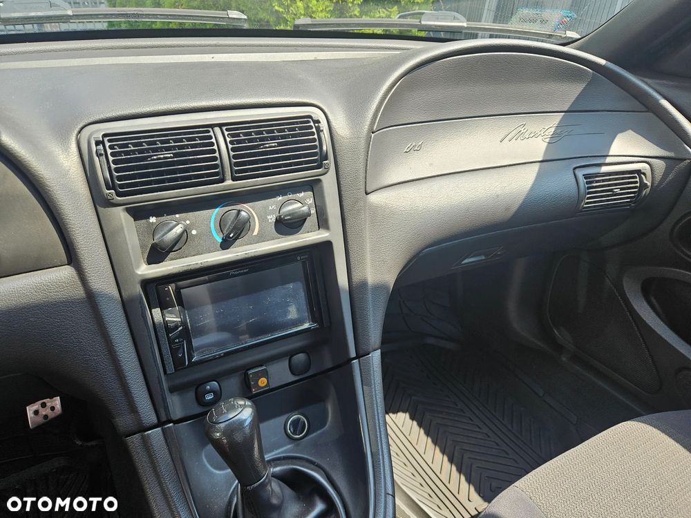 Ford Mustang 3.8 V6 - 10