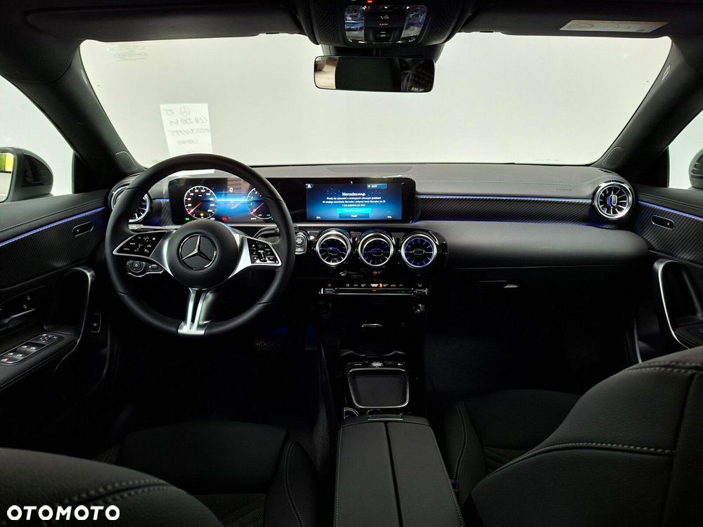 Mercedes-Benz CLA - 12