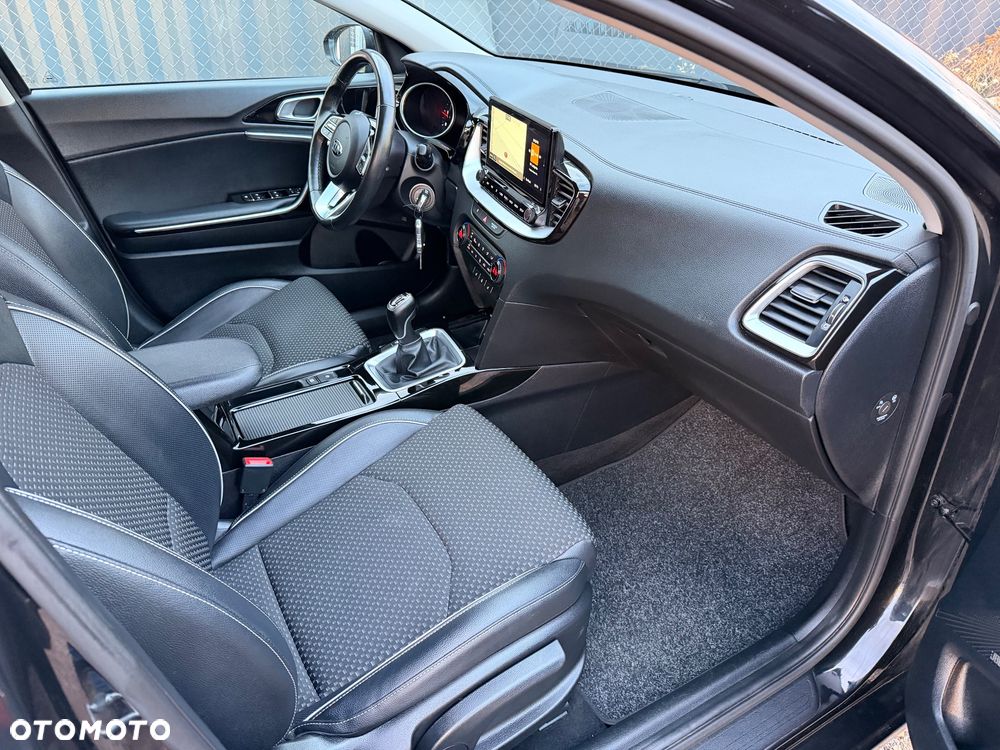 Kia Ceed 1.6 CRDi 136 ISG Dream-Team Edition - 7